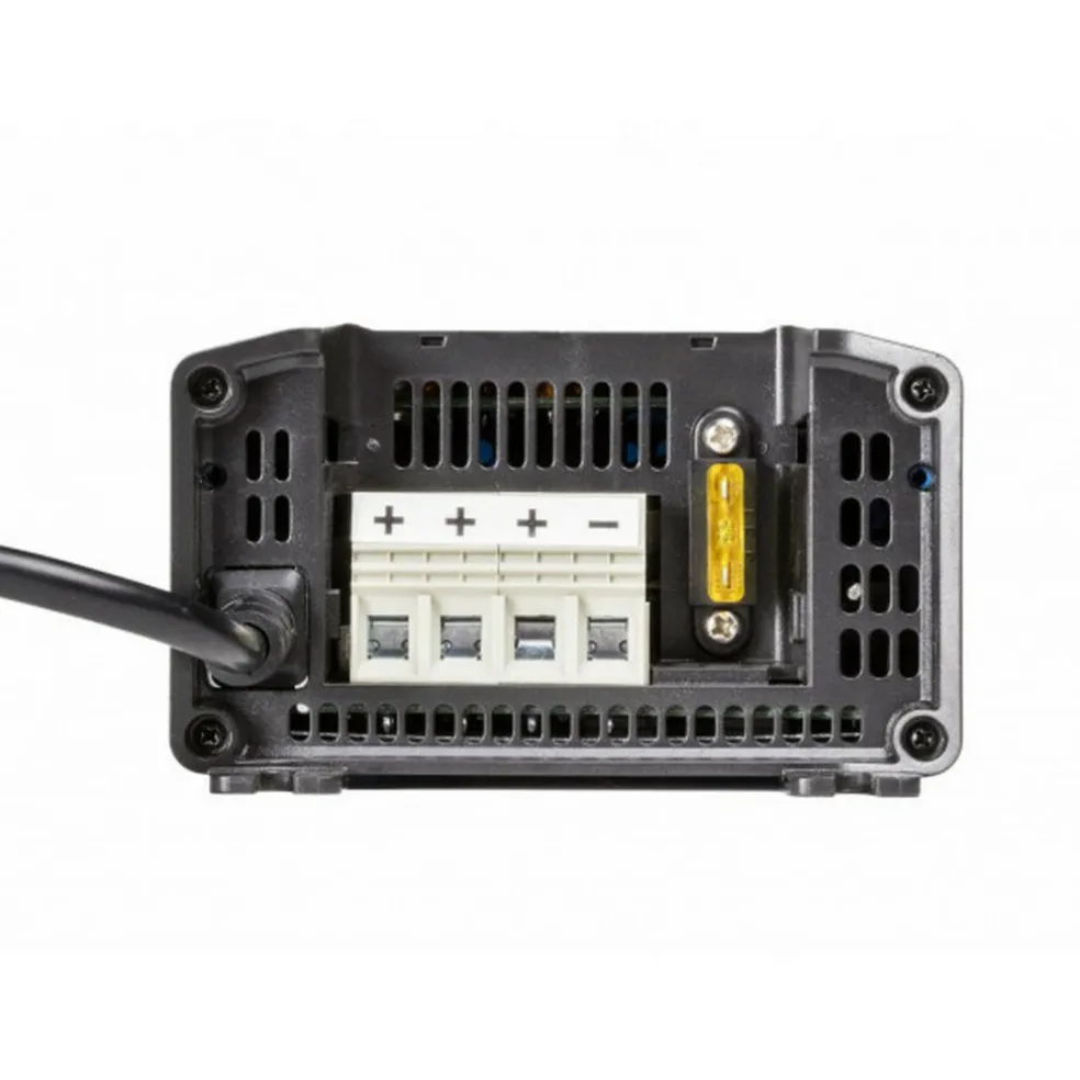 Victron Energy Blue Smart IP22 12V/15A acculader met 3 uitgangen